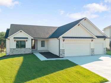18304 blackwalnut Street, Omaha, NE 68136