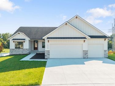18304 blackwalnut Street, Omaha, NE 68136