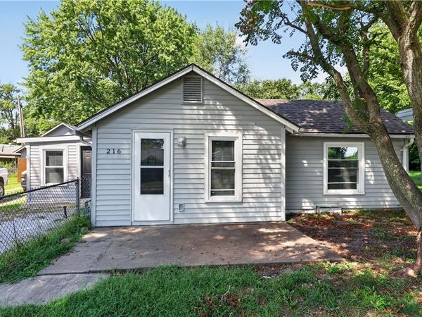 216 S Hunter Street, Independence, MO 64050