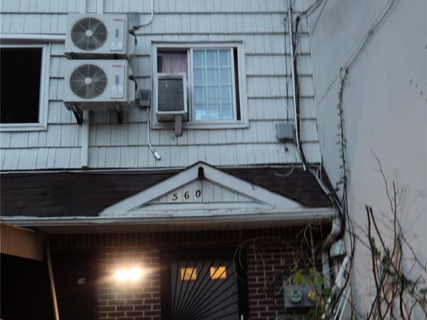 560 Jerome Street , Unit 1st Floor, Brooklyn, NY 11207