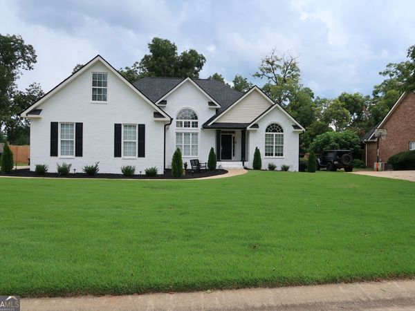 207 Brookewater Lane, Perry, GA 31069