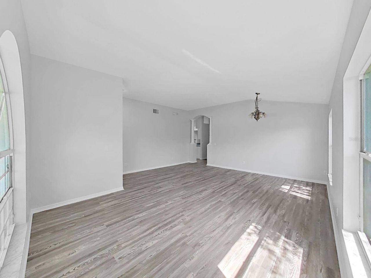 1423 Lake Shore Ranch Drive, Seffner, FL 33584 Photo