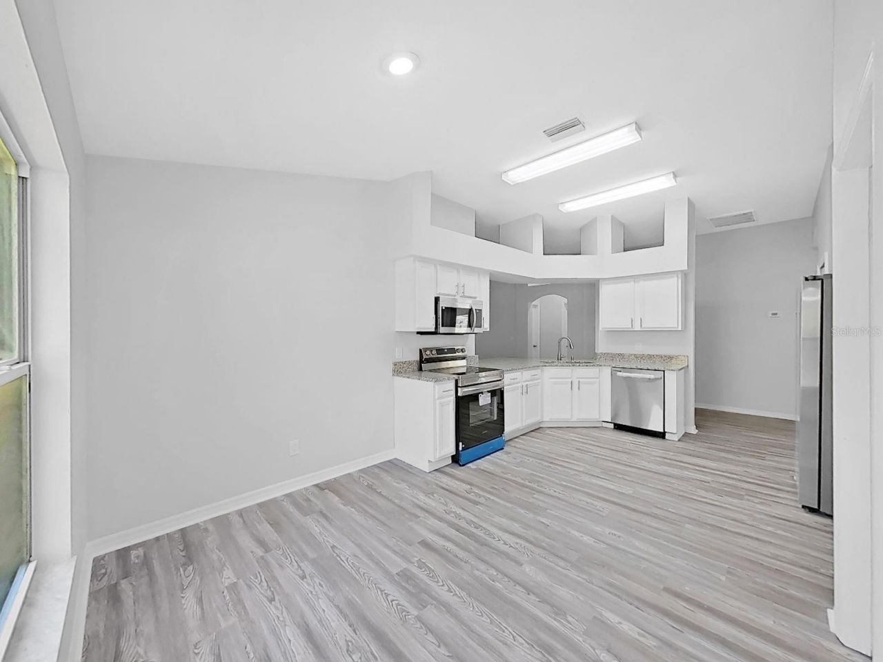 1423 Lake Shore Ranch Drive, Seffner, FL 33584 Photo