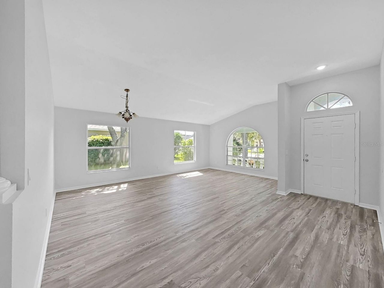 1423 Lake Shore Ranch Drive, Seffner, FL 33584 Photo