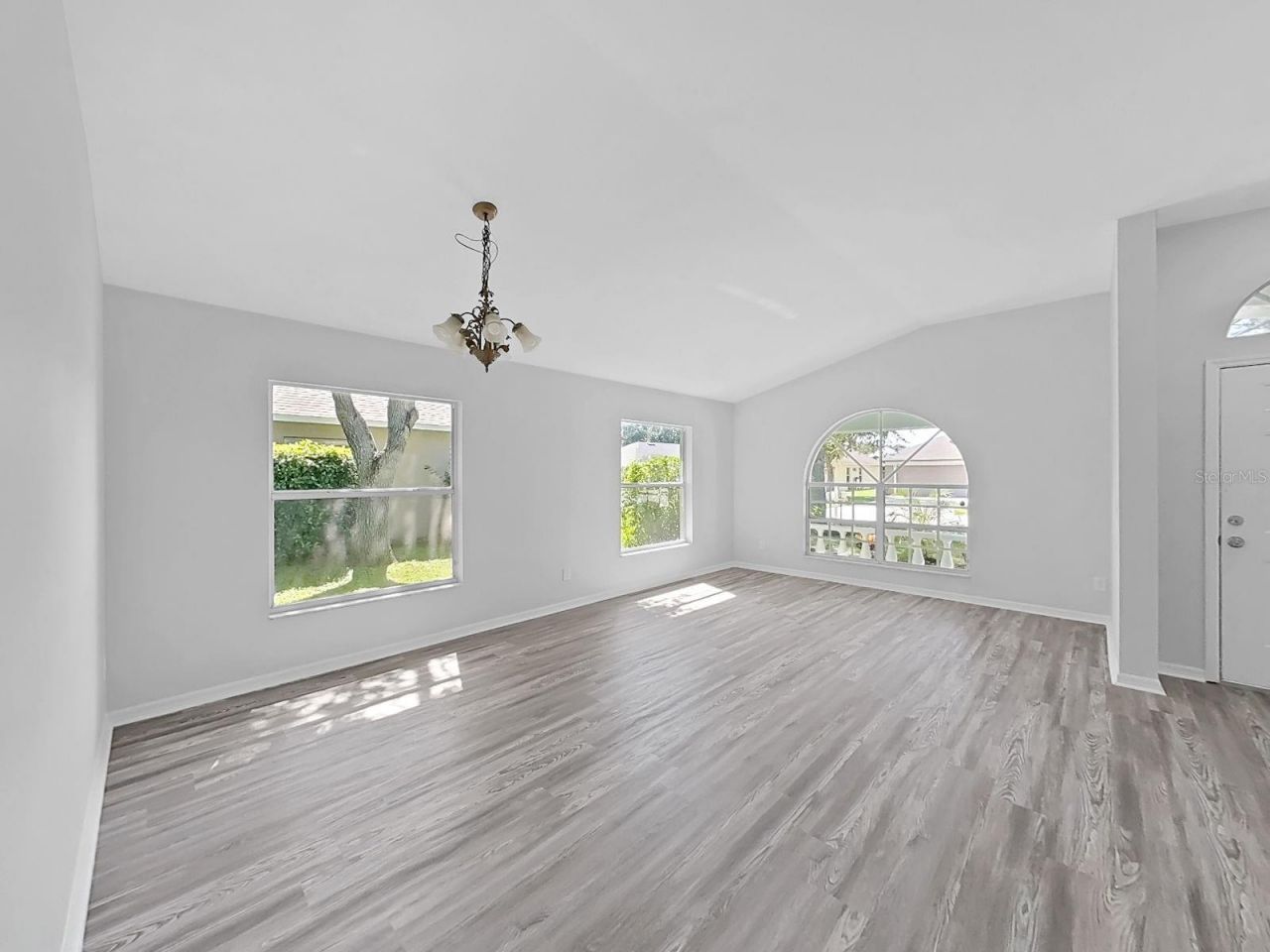 1423 Lake Shore Ranch Drive, Seffner, FL 33584 Photo