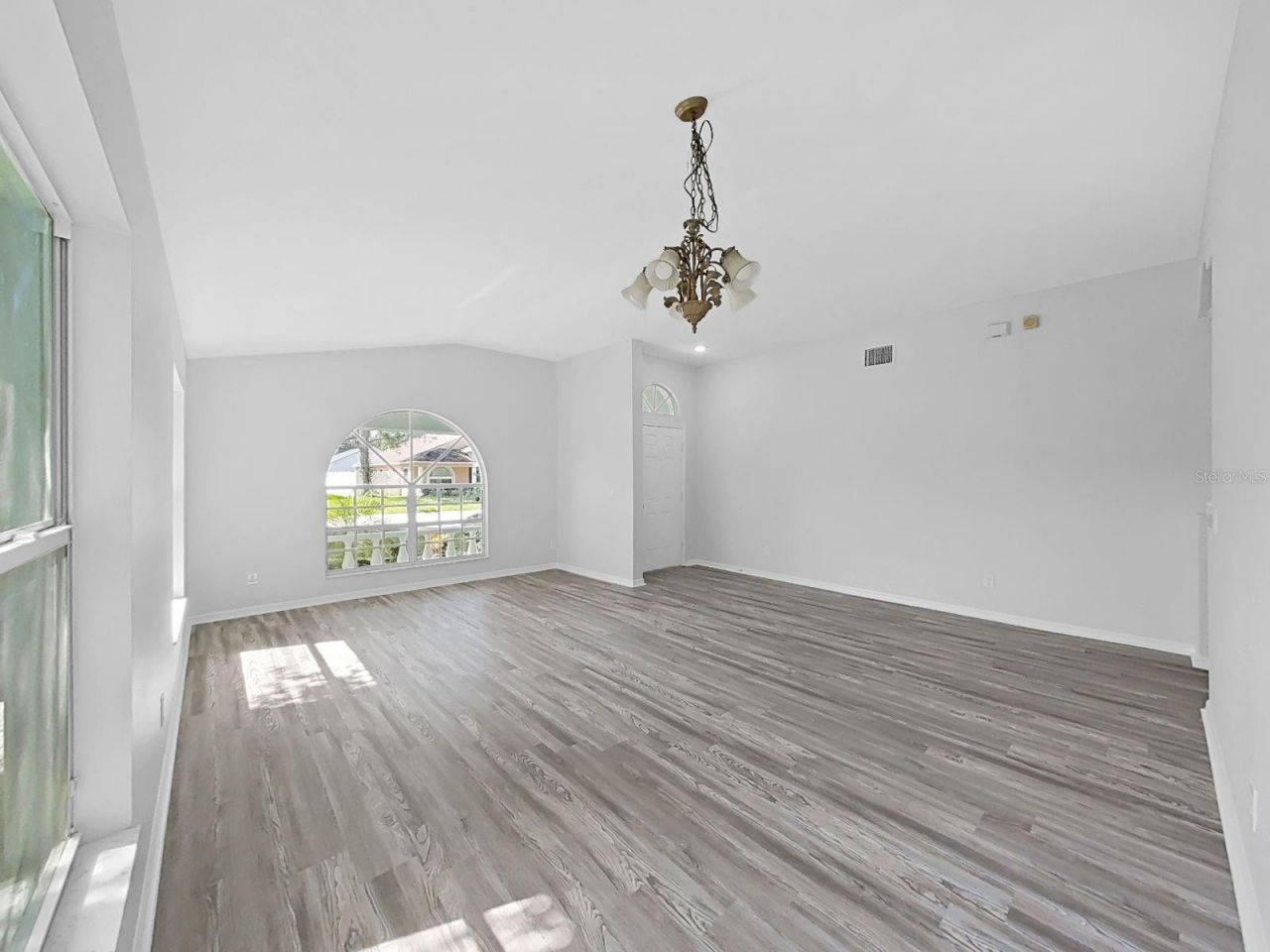 1423 Lake Shore Ranch Drive, Seffner, FL 33584 Photo
