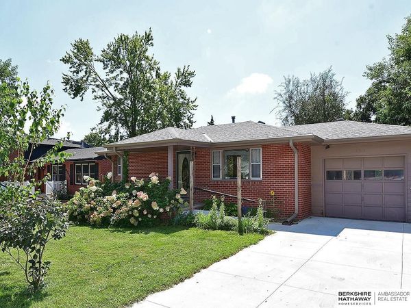 6711 Adams Street, Lincoln, NE 68507