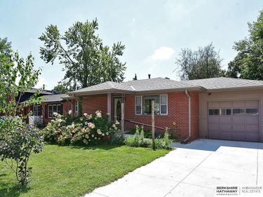 6711 Adams Street, Lincoln, NE 68507