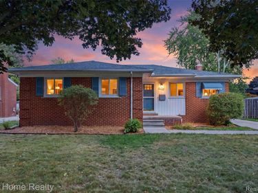 22934 Warner Street, Farmington, Mi 48336
