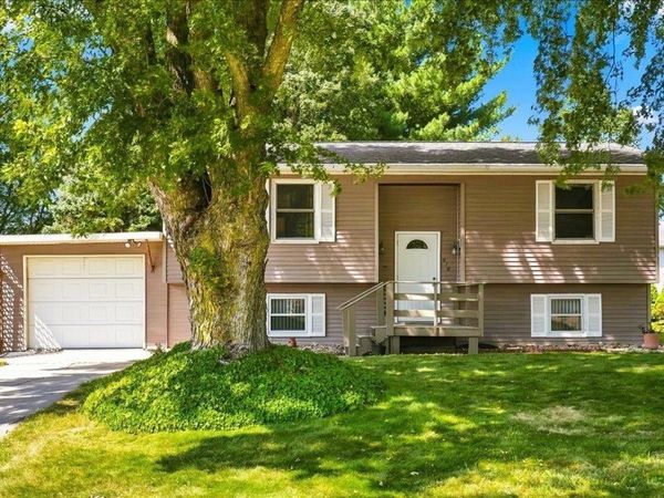 618 NW 3rd Street, Dyersville, IA 52040