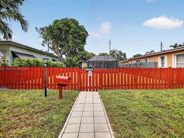 1527 Jackson St , Hollywood, FL 33020