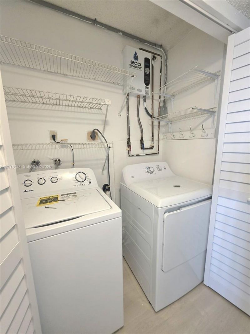 20105 NE 3rd Ct , Unit 6, Miami, FL 33179 Photo