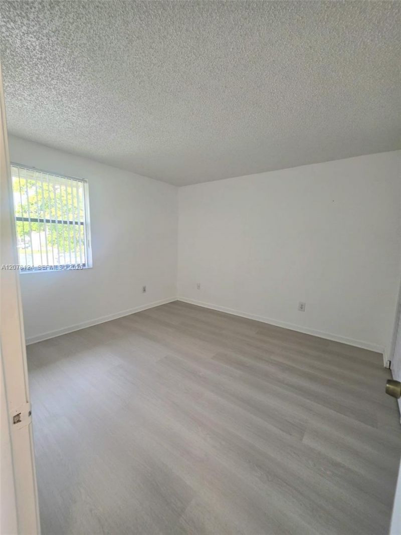 20105 NE 3rd Ct , Unit 6, Miami, FL 33179 Photo
