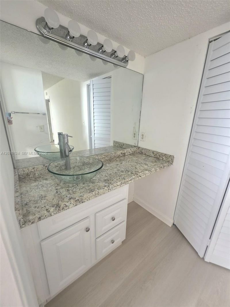 20105 NE 3rd Ct , Unit 6, Miami, FL 33179 Photo
