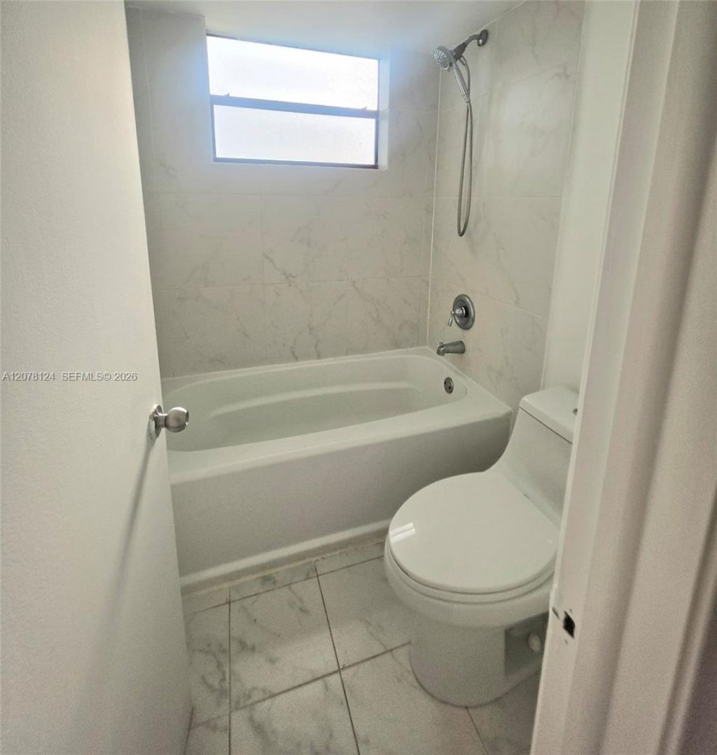 20105 NE 3rd Ct , Unit 6, Miami, FL 33179 Photo