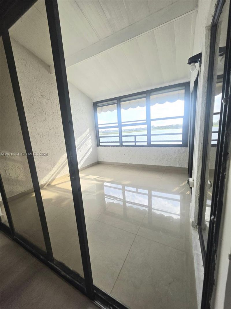 20105 NE 3rd Ct , Unit 6, Miami, FL 33179 Photo