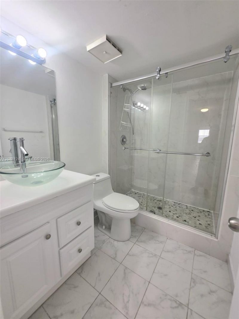 20105 NE 3rd Ct , Unit 6, Miami, FL 33179 Photo