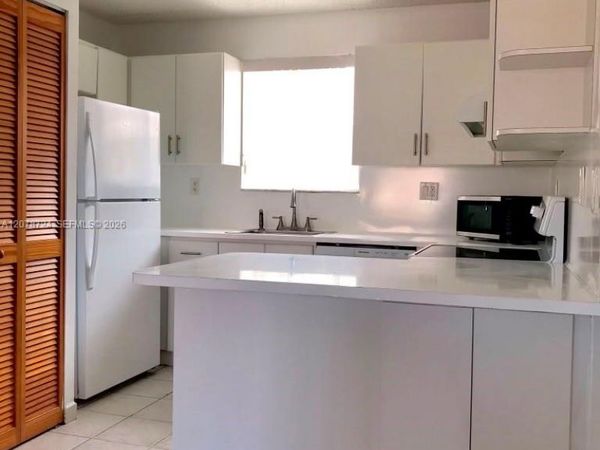 3264 W 70th St , Unit 201, Hialeah, FL 33018