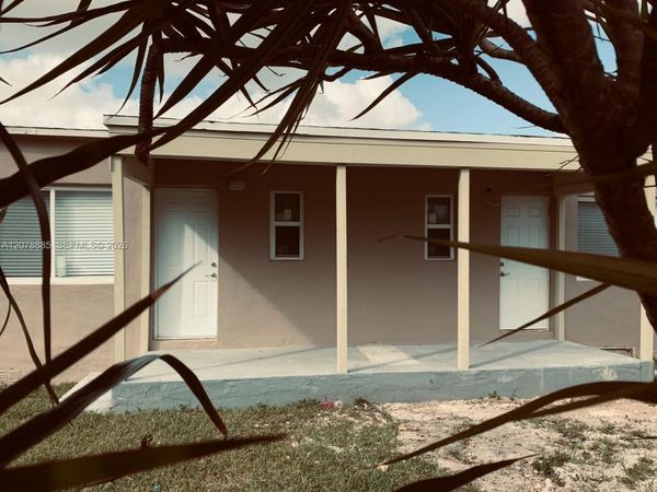 2129 NW 75th St , Miami, FL 33147