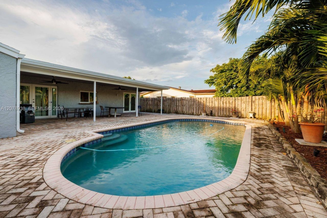11660 NW 38th Pl , Sunrise, FL 33323 Photo