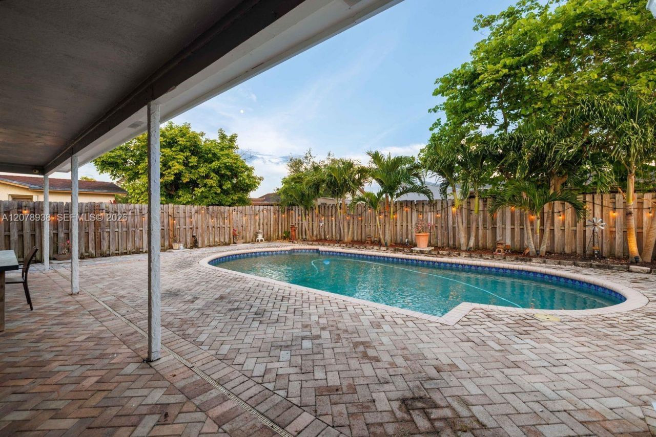 11660 NW 38th Pl , Sunrise, FL 33323 Photo