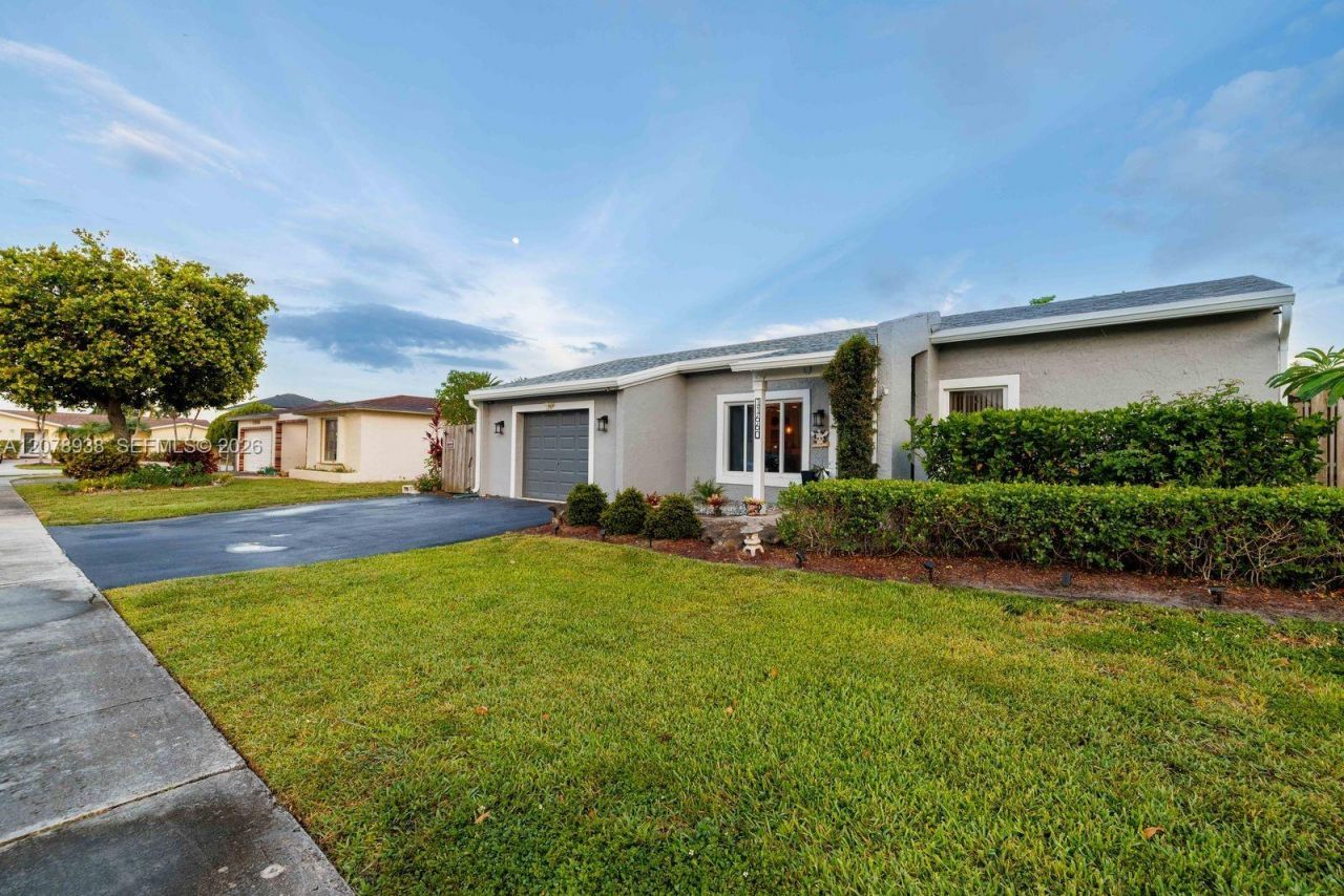 11660 NW 38th Pl , Sunrise, FL 33323 Photo