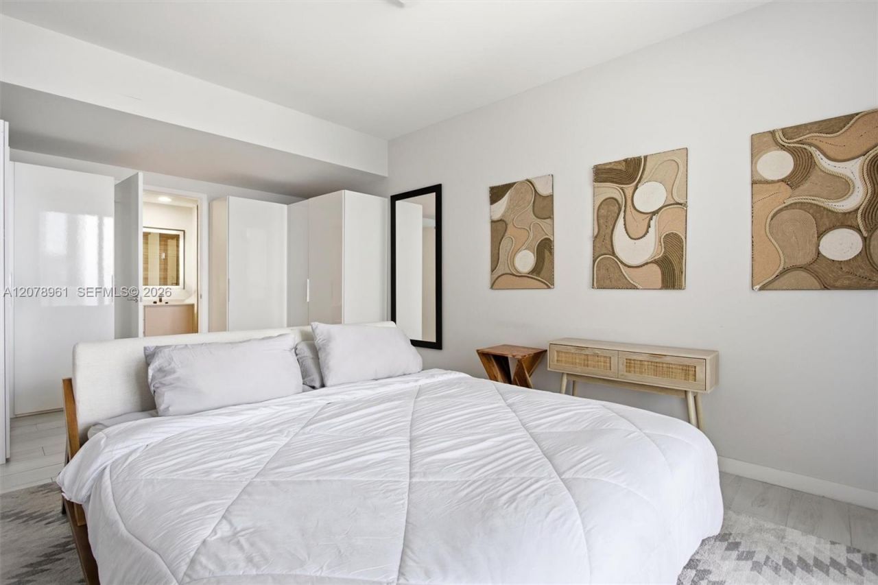 1010 Brickell Ave , Unit 2102, Miami, FL 33131 Photo