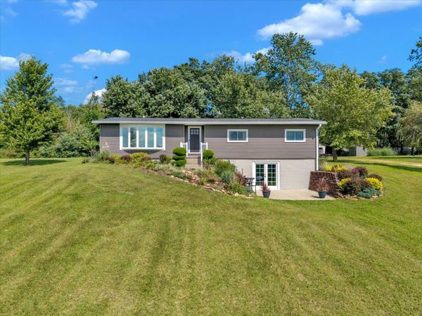 19310 Acker Road , Fulton, IL 61252