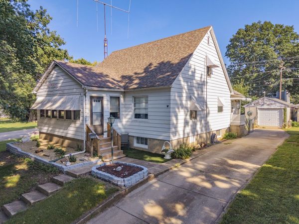 815 W Water Street , Pontiac, IL 61764