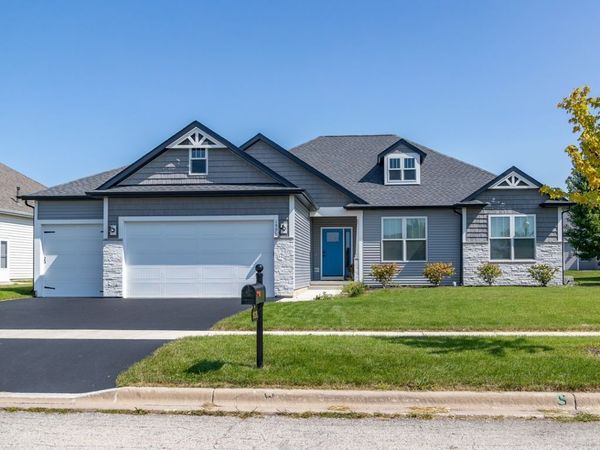 621 Zagreb Avenue , Sycamore, IL 60178