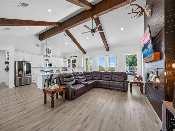 335 SADDLE MOUNTAIN DR, Boerne, TX 78006