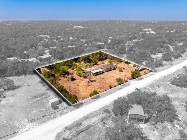990 Hillcrest Trl, Spring Branch, TX 78070