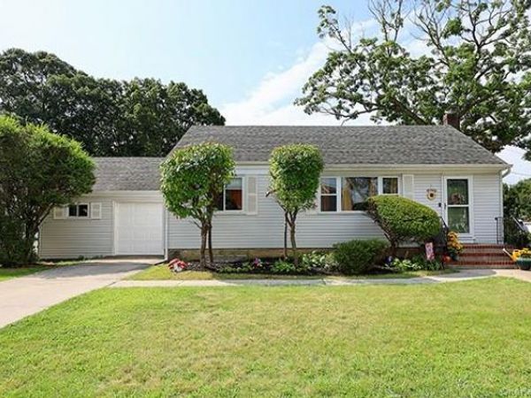 384 Michigan Avenue , Massapequa Park, NY 11762