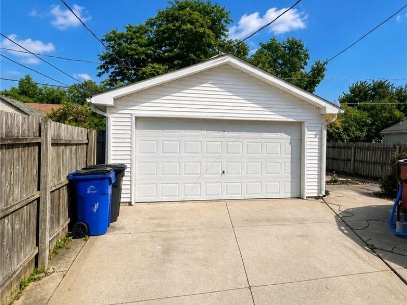 12910 Bennington Avenue, Cleveland, OH 44135 Photo 3