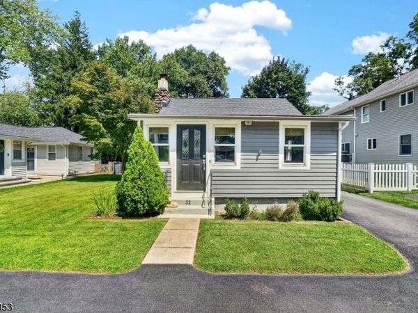32 Merrie Trl, Denville, NJ 07834