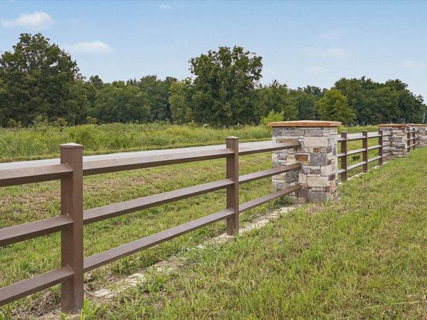E 211th Street S, Mounds, OK 74047