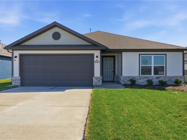 20310 W 195th Street, Spring Hill, KS 66083