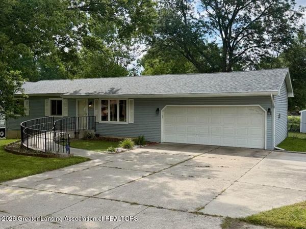 1415 Pierce Road, Lansing, MI 48910