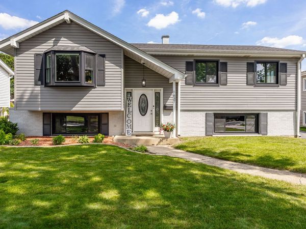637 S BEVERLY Avenue , Addison, IL 60101