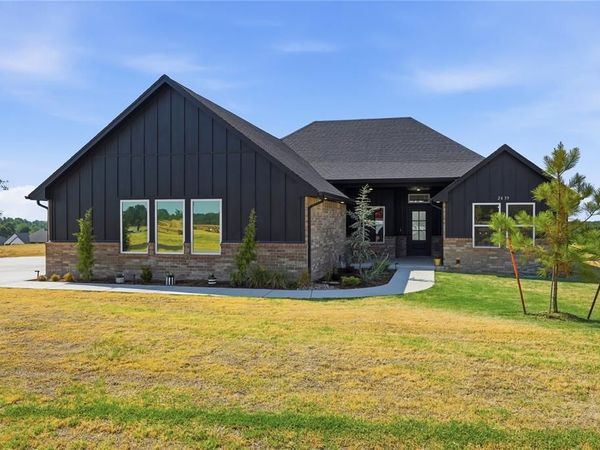 2439 Wolf Creek Bend, Blanchard, OK 73010