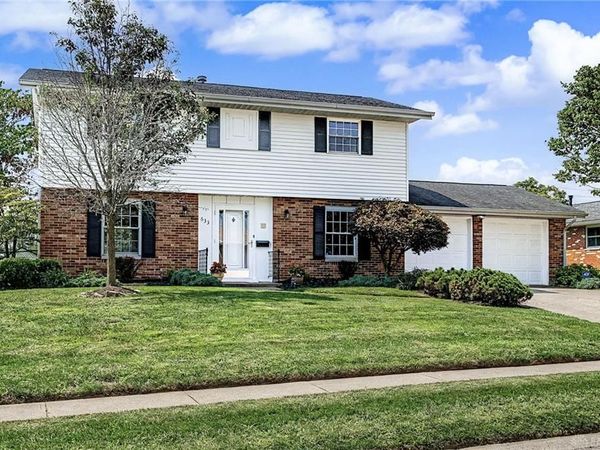 633 Sharon Drive, Fairborn, OH 45324