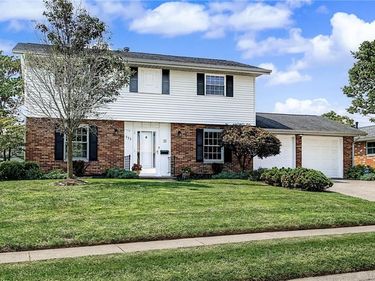 633 Sharon Drive, Fairborn, OH 45324