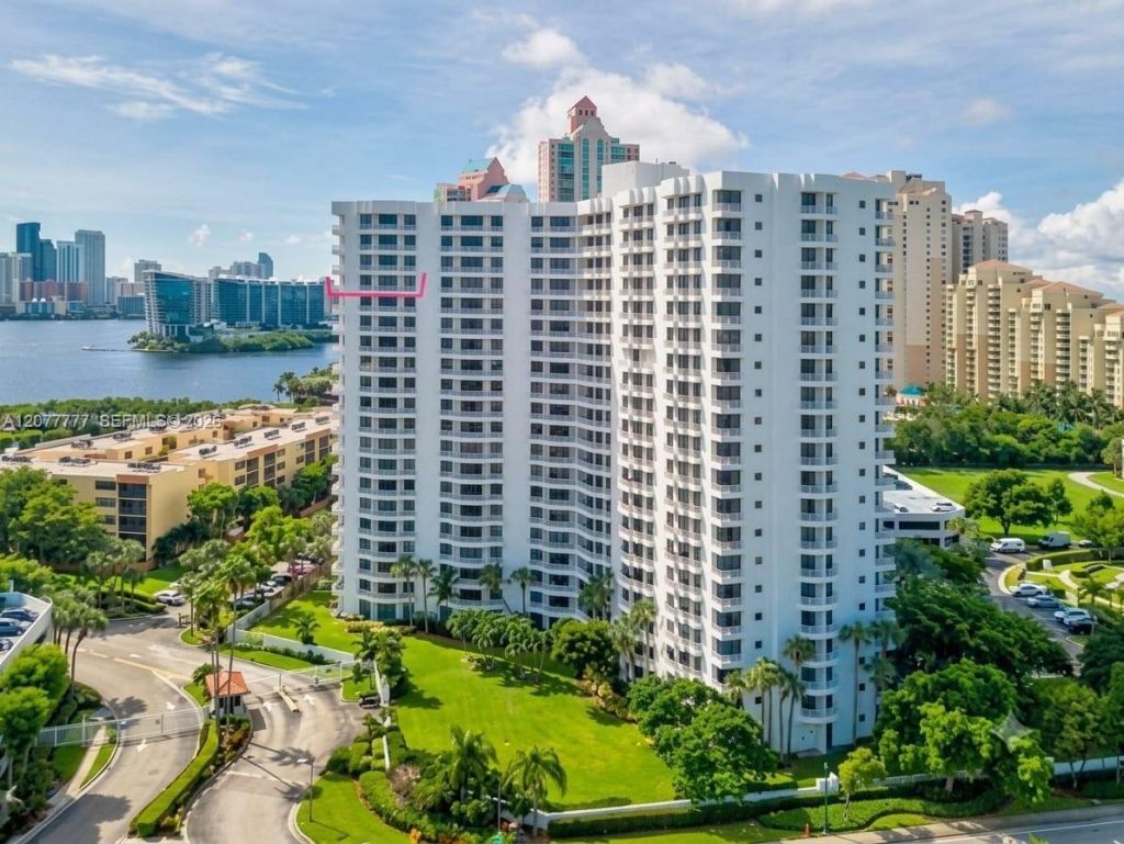3300 NE 192nd St , Unit 1612, Aventura, FL 33180 Photo