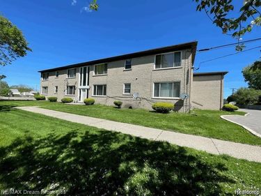 16480 E 9 MILE Road , Unit 102, Eastpointe, Mi 48021