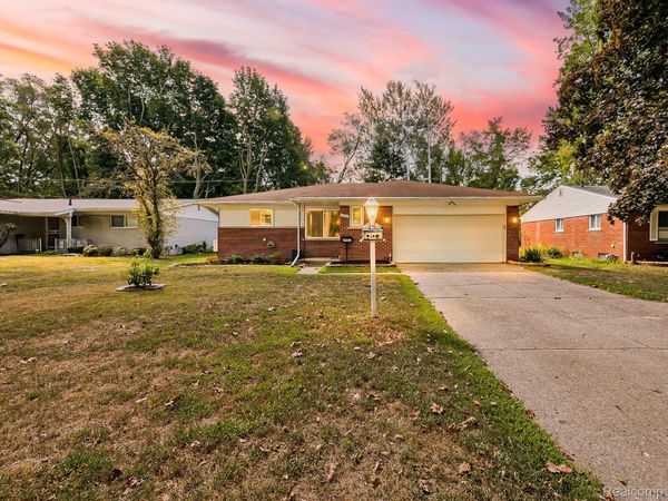 19501 Magnolia Parkway , Southfield, Mi 48075