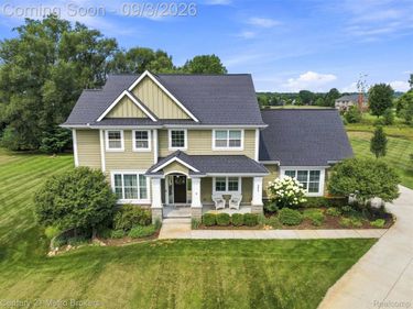 8275 Stonebrook Lane, Springfield Township, Mi 48348