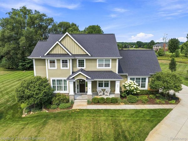 8275 Stonebrook Lane, Springfield Township, Mi 48348