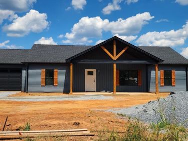 722 Prospect Rd, Hurt, VA 24563