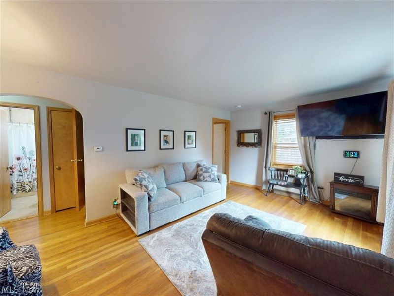 1137 E Archwood Avenue, Akron, OH 44306 Photo 3