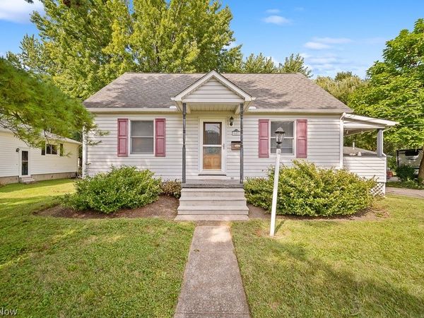 687 Elyria Avenue , Amherst, OH 44001